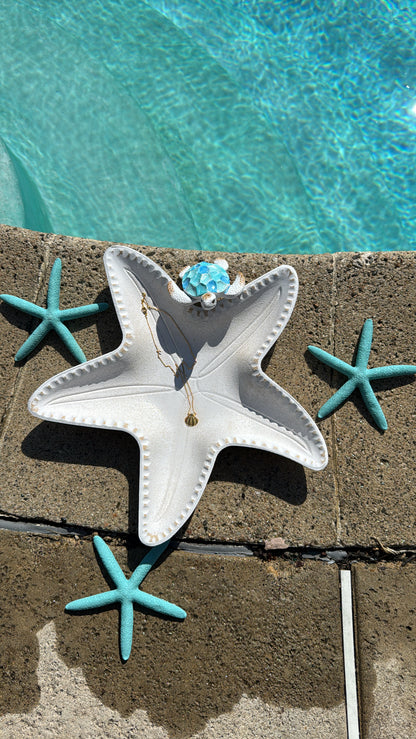 Shell accent pendant necklace